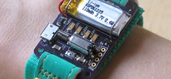 Energy Wristband monitors energy usage on home