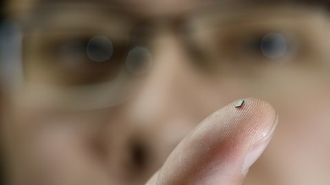 The world’s tiniest temperature sensor is powered by radio waves