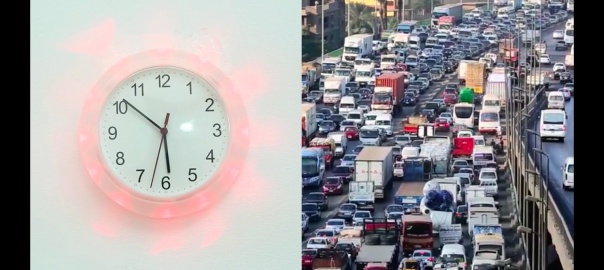 Traffic status on a wall clock