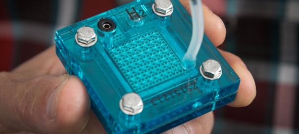 Solar supercapacitor creates electricity and hydrogen fuel on the cheap