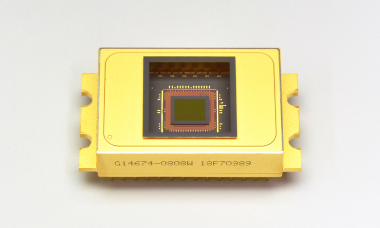 InGaAs image sensor detects short-wavelength-IR up to 2.55µm