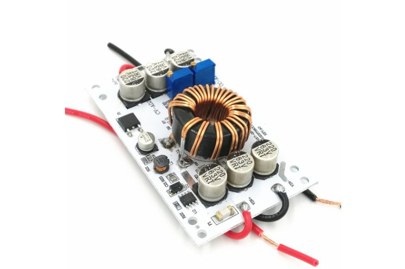 600W Step-Up Boost Converter (12 - 60 V / 10 A) with Adjustable