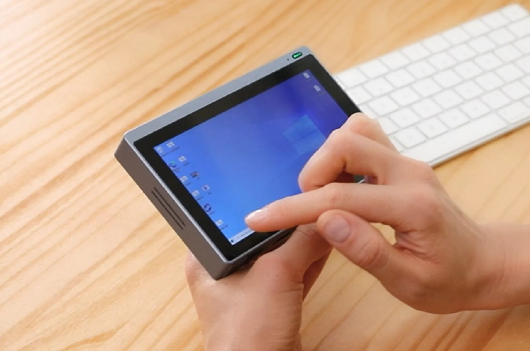Ockel Sirius A: World's Craziest Mini PC That Runs Full Windows 10 And Has  Touch Screen