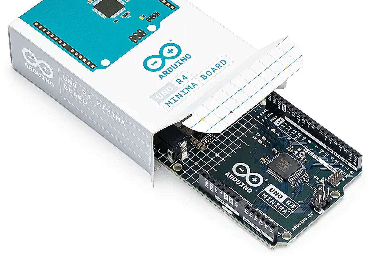 Arduino UNO R4 Minima Overview & Getting Started Guide
