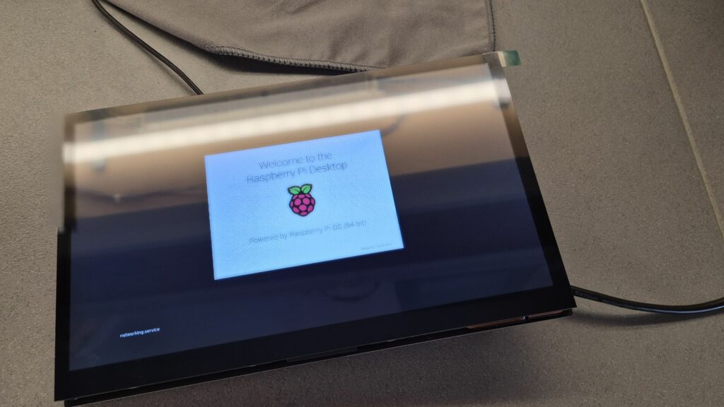 Elecrow RC101S Review – A 10.1-inch IPS Touch Screen Monitor with Raspberry Pi Mount