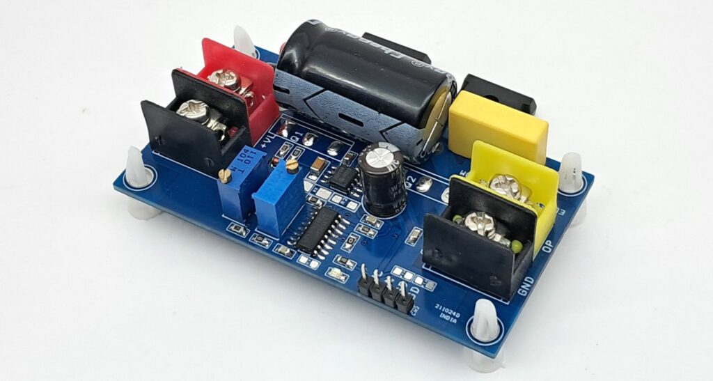 High-Voltage Half-Bridge Board with Adjustable PWM Signal Generation